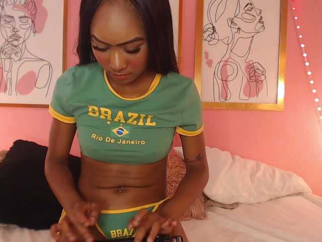 Lunarose-3's BongaCams show and profile