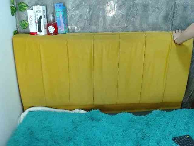 alunnaclarkcm101 Live Webcam on BongaCams