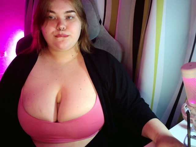 LovelyEmily's BongaCams show and profile