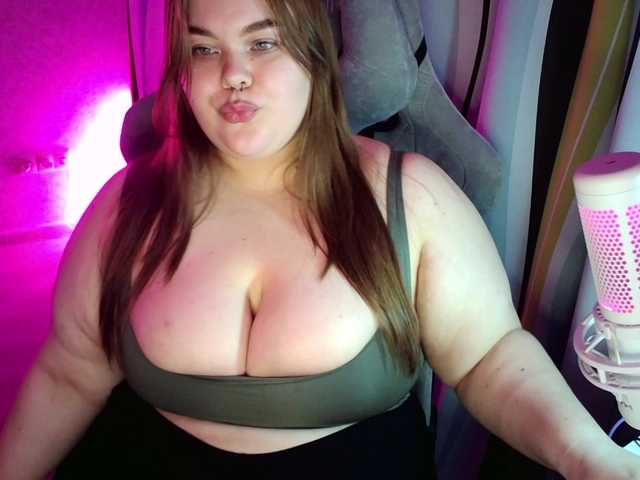 LovelyEmily's BongaCams show and profile