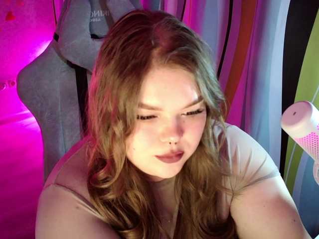 LovelyEmily's BongaCams show and profile