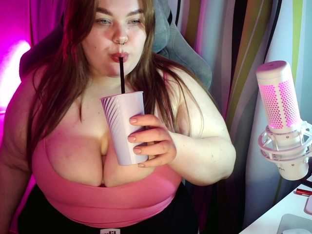 LovelyEmily's BongaCams show and profile