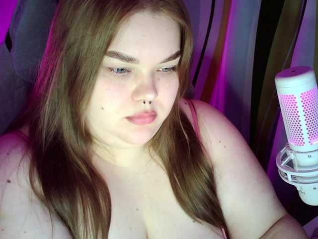 LovelyEmily's BongaCams show and profile