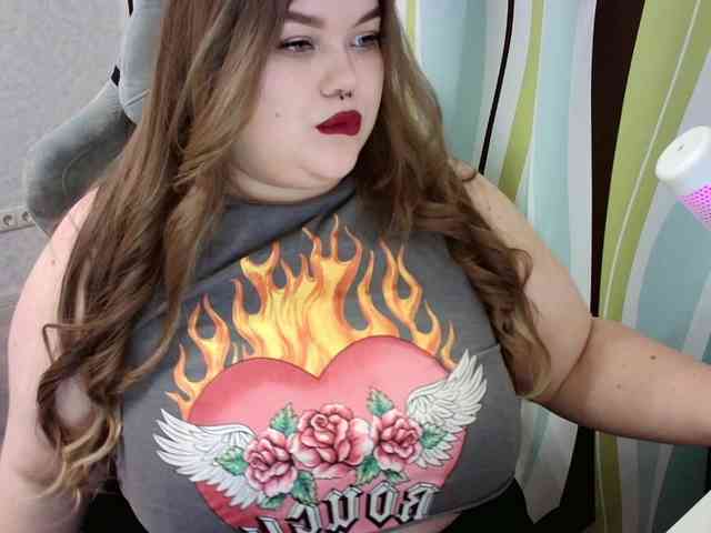 LovelyEmily webcam