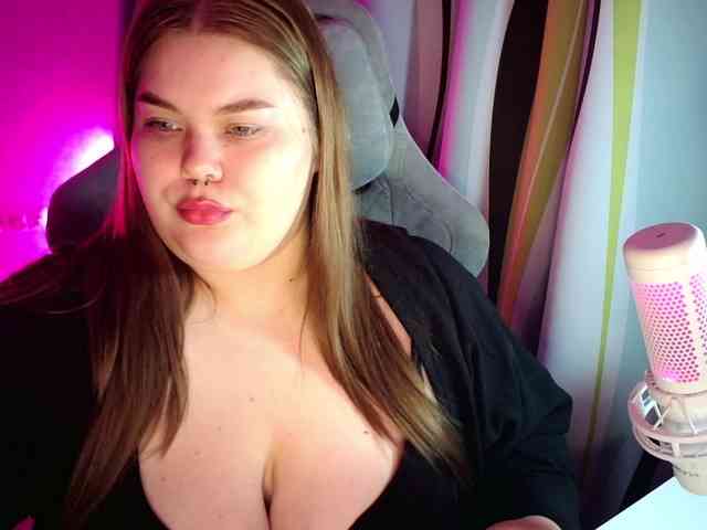 LovelyEmily Live Webcam on BongaCams