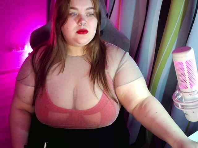 LovelyEmily webcam