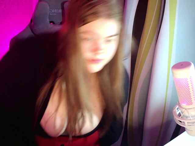 LovelyEmily Live Webcam on BongaCams