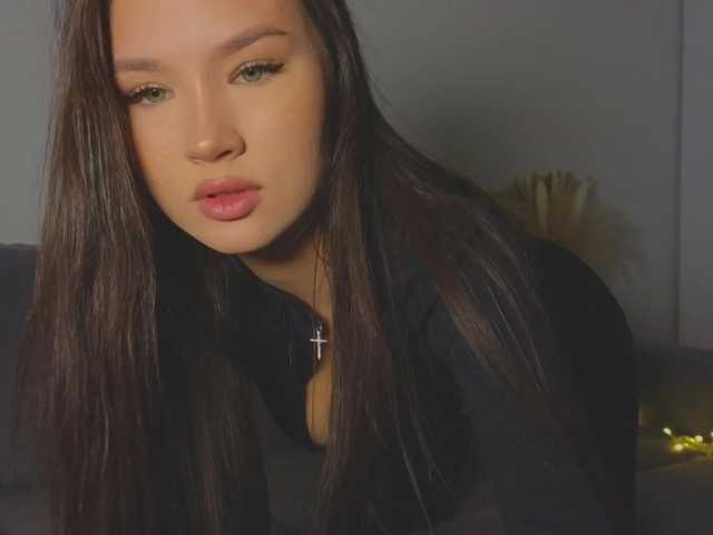 EmiliDrooll's BongaCams show and profile