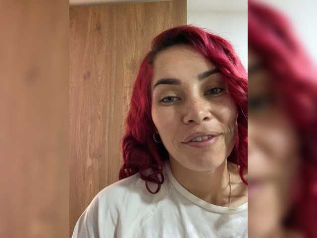 SophieRouge's BongaCams show and profile