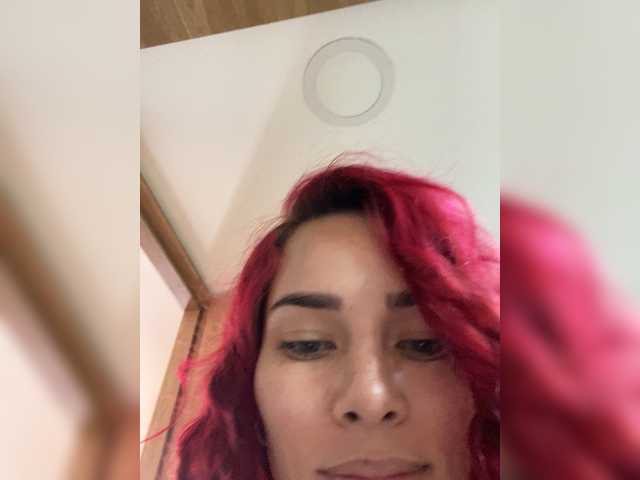 SophieRouge's BongaCams show and profile