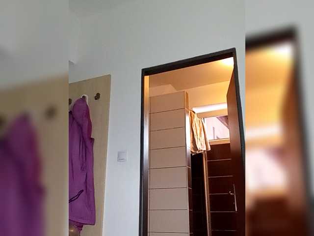 ICYEMA's BongaCams show and profile