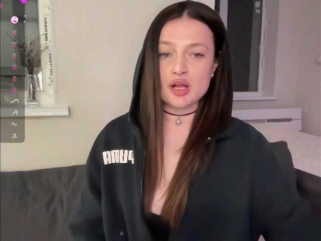 Moonika's BongaCams show and profile