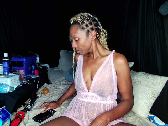 KatieKuada's BongaCams show and profile