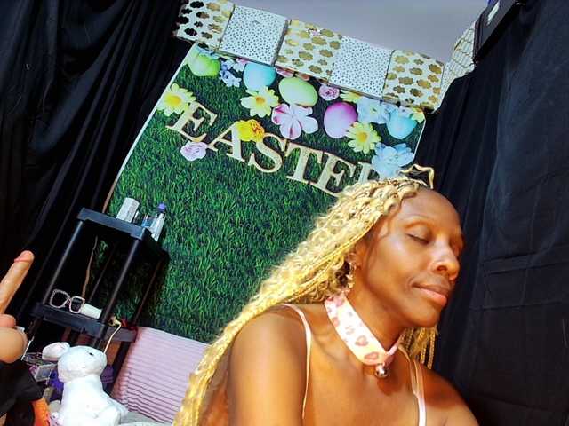 KatieKuada's BongaCams show and profile