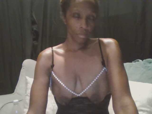 KatieKuada – webcam model profile photo