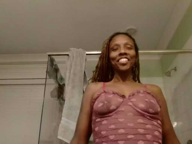 KatieKuada – webcam model profile photo