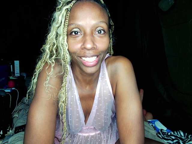 KatieKuada's BongaCams show and profile