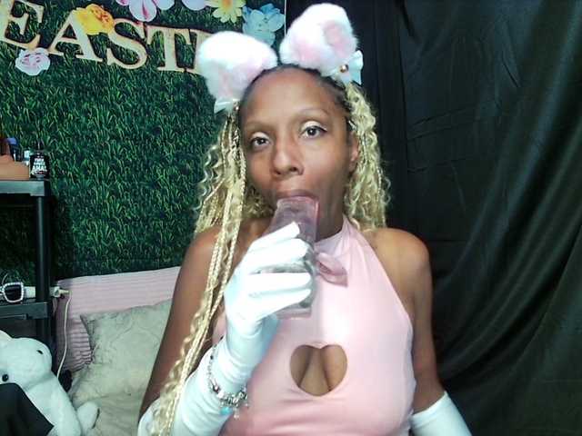 KatieKuada's BongaCams show and profile