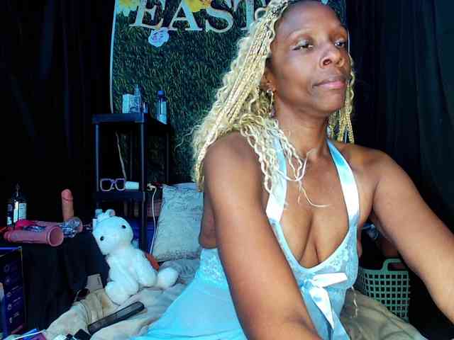 KatieKuada Live Webcam on BongaCams