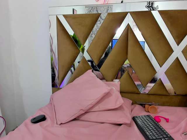 sharlot-tay's BongaCams show and profile