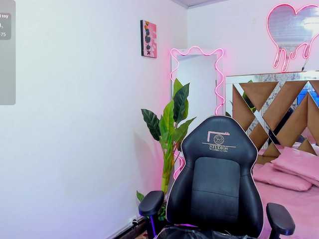 sharlot-tay's BongaCams show and profile