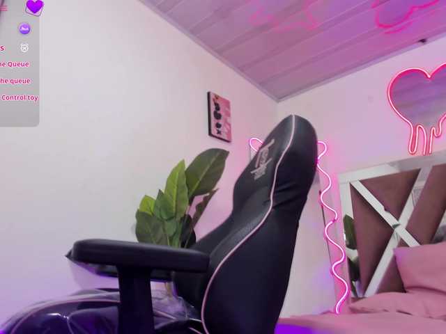 sharlot-tay's BongaCams show and profile