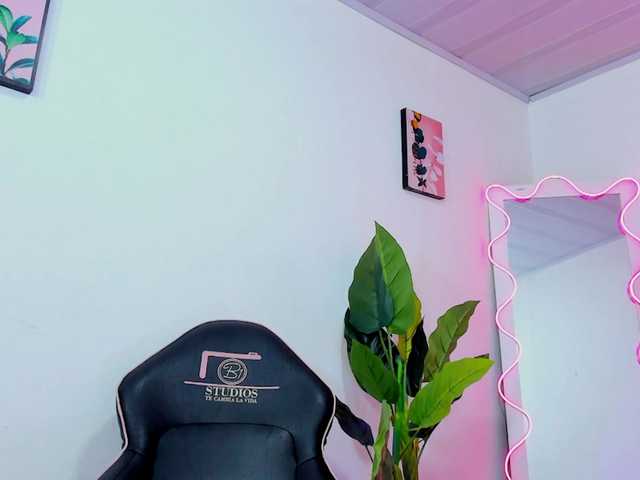 sharlot-tay's BongaCams show and profile