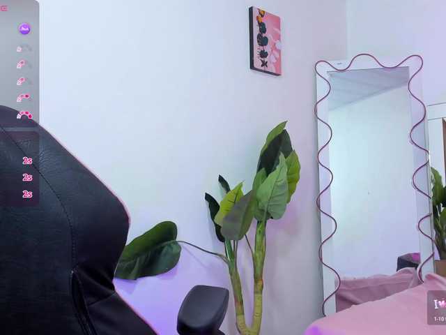 sharlot-tay live cam profile