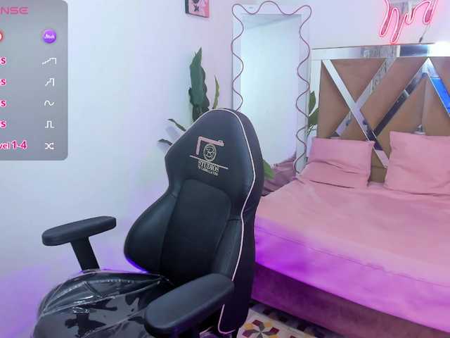 sharlot-tay's BongaCams show and profile