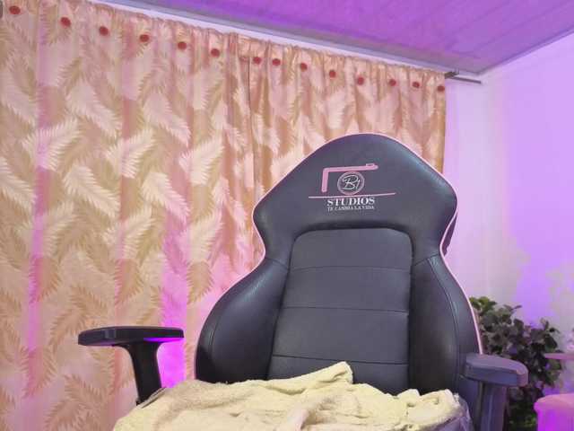 sharlot-tay's BongaCams show and profile