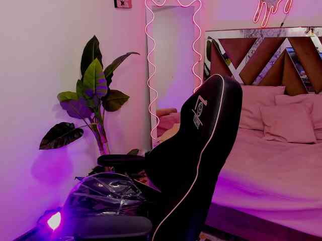 sharlot-tay Live Webcam on BongaCams