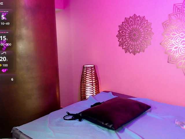 ArianaRouge's BongaCams show and profile