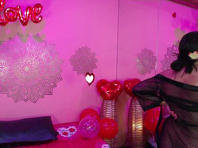 ArianaRouge's BongaCams show and profile