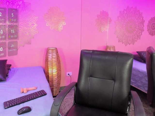 ArianaRouge's BongaCams show and profile