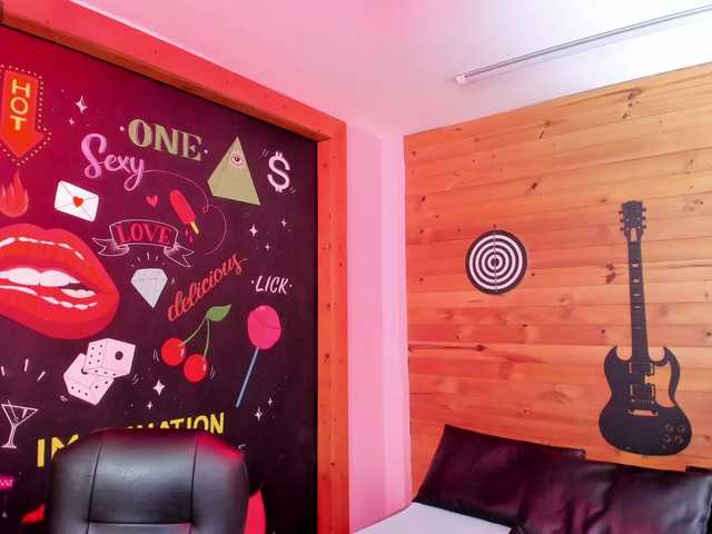 ArianaRouge's BongaCams show and profile