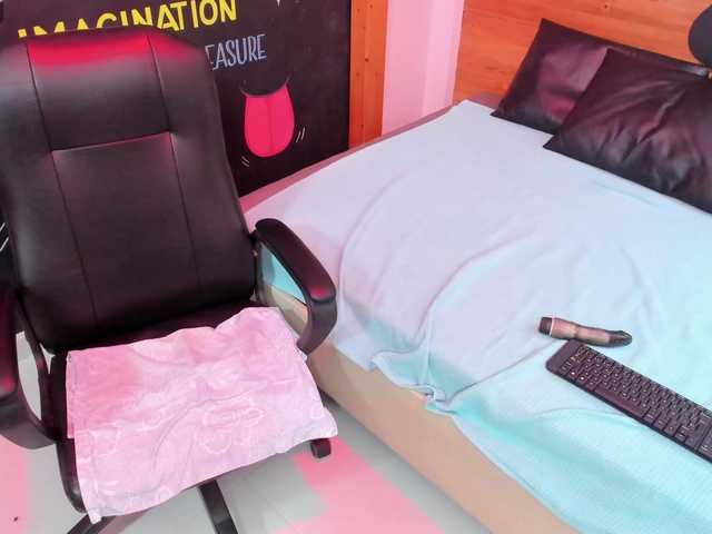 ArianaRouge's BongaCams show and profile