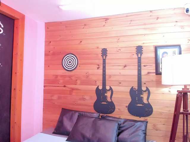 ArianaRouge's BongaCams show and profile