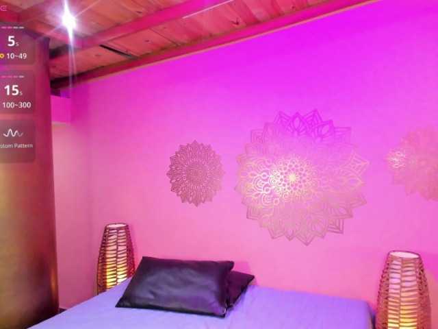 ArianaRouge's BongaCams show and profile