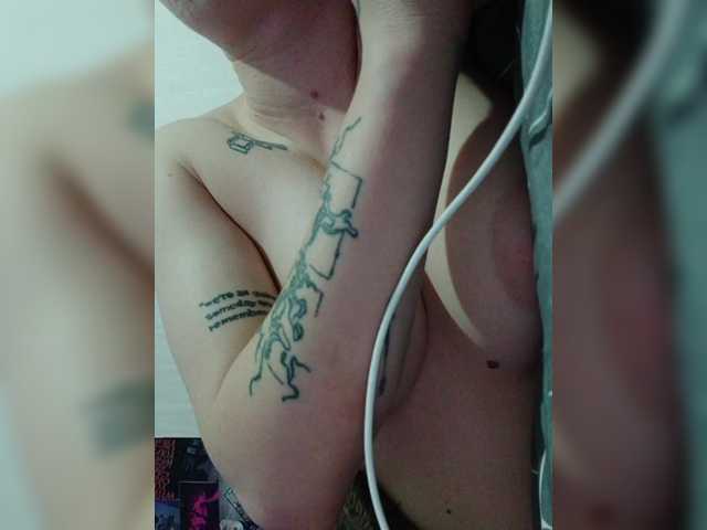 DENISA2-1's BongaCams show and profile