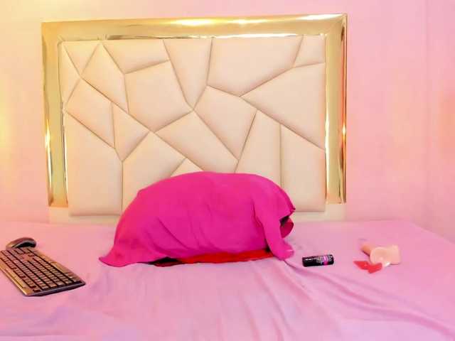 AshleyMoore1's BongaCams show and profile