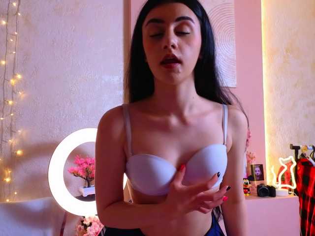 MiaColour's BongaCams show and profile