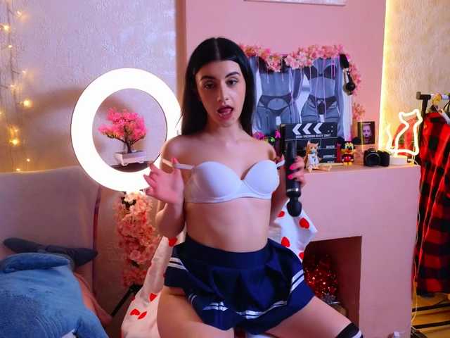 MiaColour's BongaCams show and profile