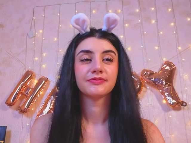 MiaColour's BongaCams show and profile