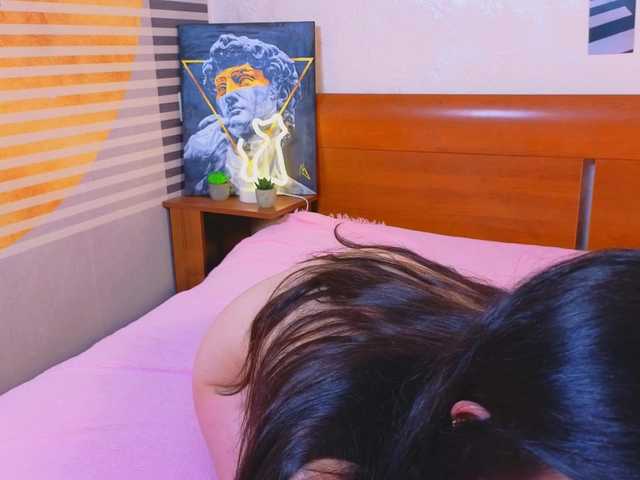 MiaColour's BongaCams show and profile