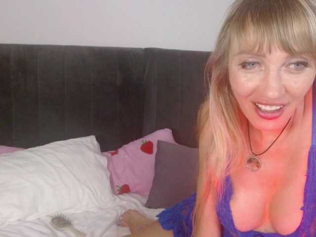 Helen-bb's BongaCams show and profile