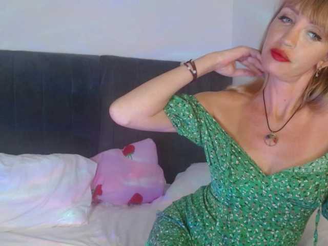 Helen-bb's BongaCams show and profile