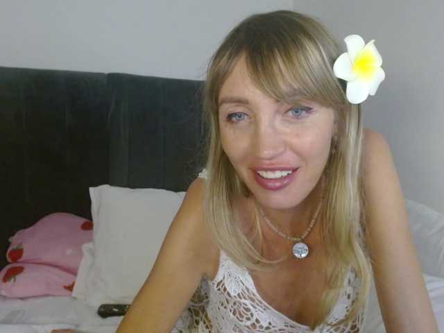 Helen-bb's BongaCams show and profile