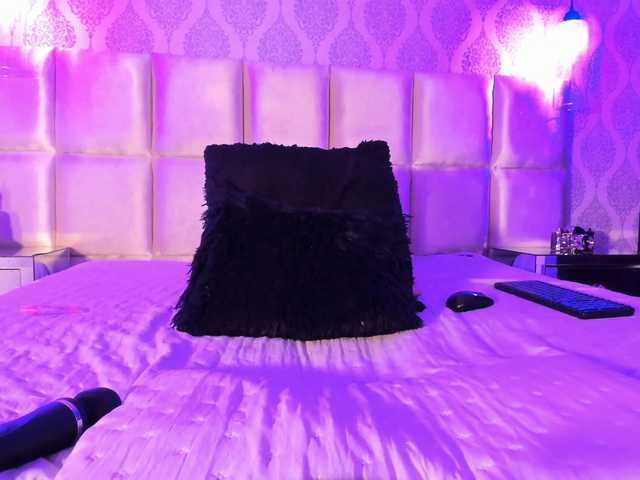 KendallWiings live room