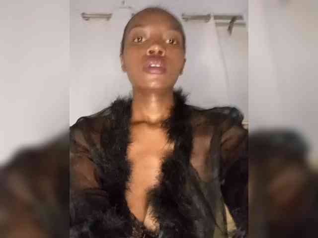 Seductivehoney2 webcam