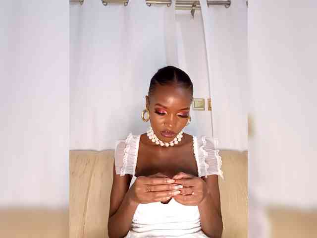 Seductivehoney2 webcam